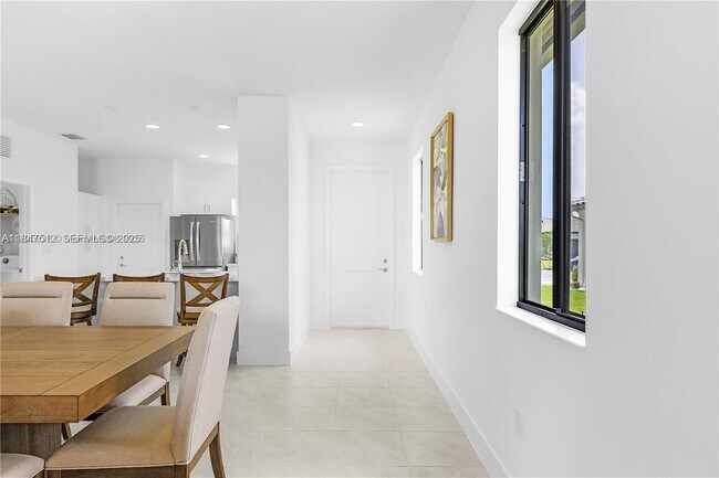 Building Photo - 5061 Panella Ave