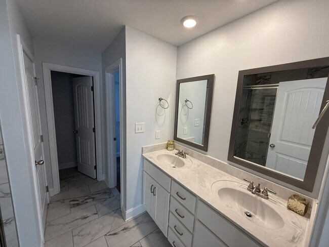 Building Photo - 203 Casting Ct