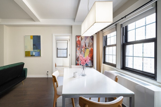 Building Photo - 437 E 49th St