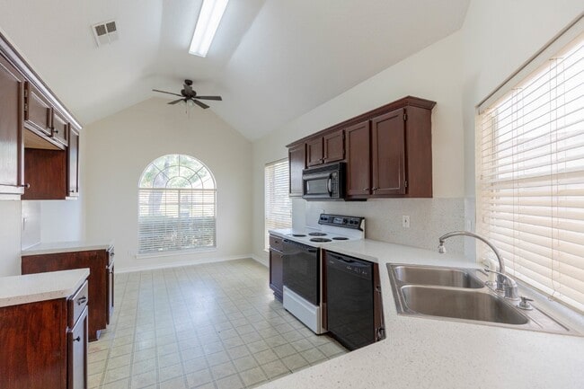 Building Photo - 5834 Spring Square