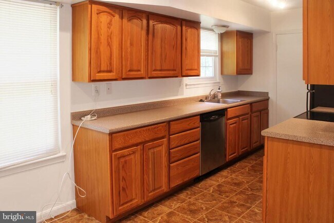 Building Photo - 3032 Churchill Ct