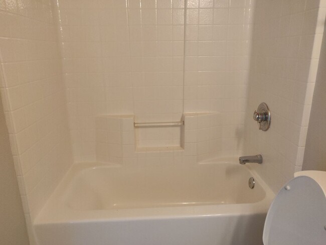 Building Photo - 331 NW Flagline Dr