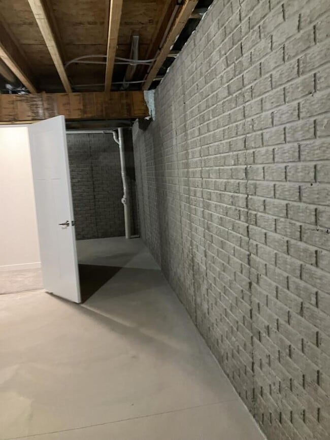 Building Photo - 993 Cascade Cir