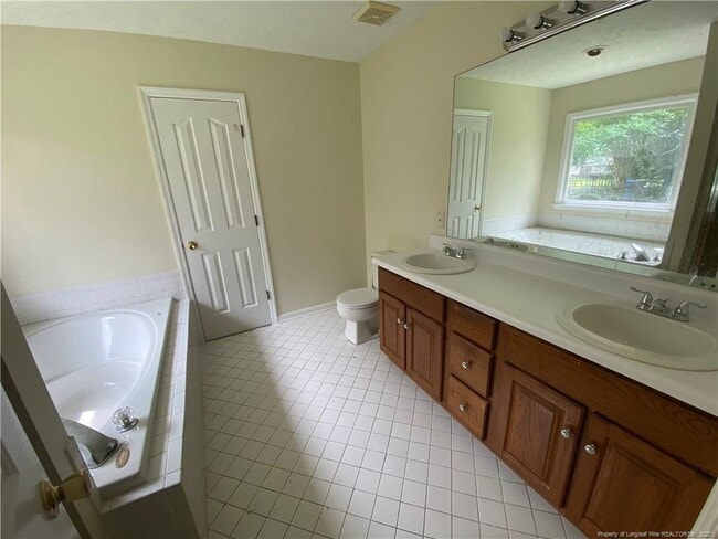 Building Photo - 1175 Helmsley Dr