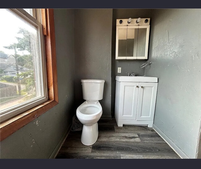 Building Photo - 2405 Harrison St