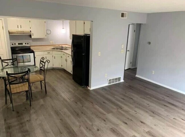 Building Photo - 802 7th St