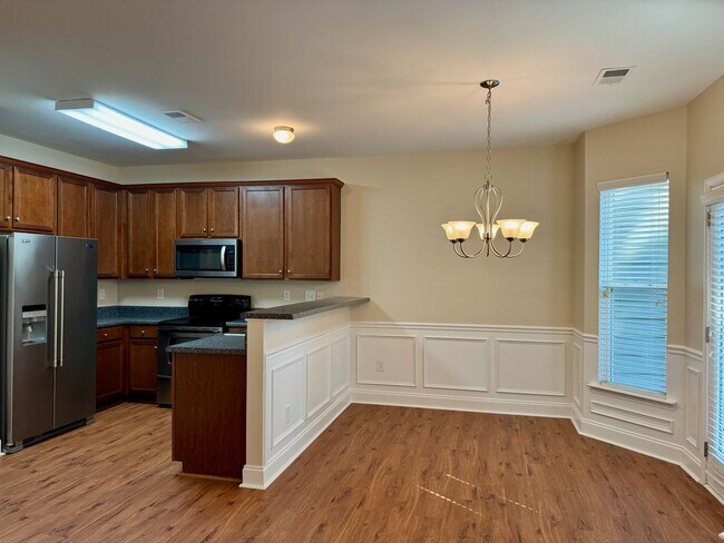 Building Photo - Better than New!