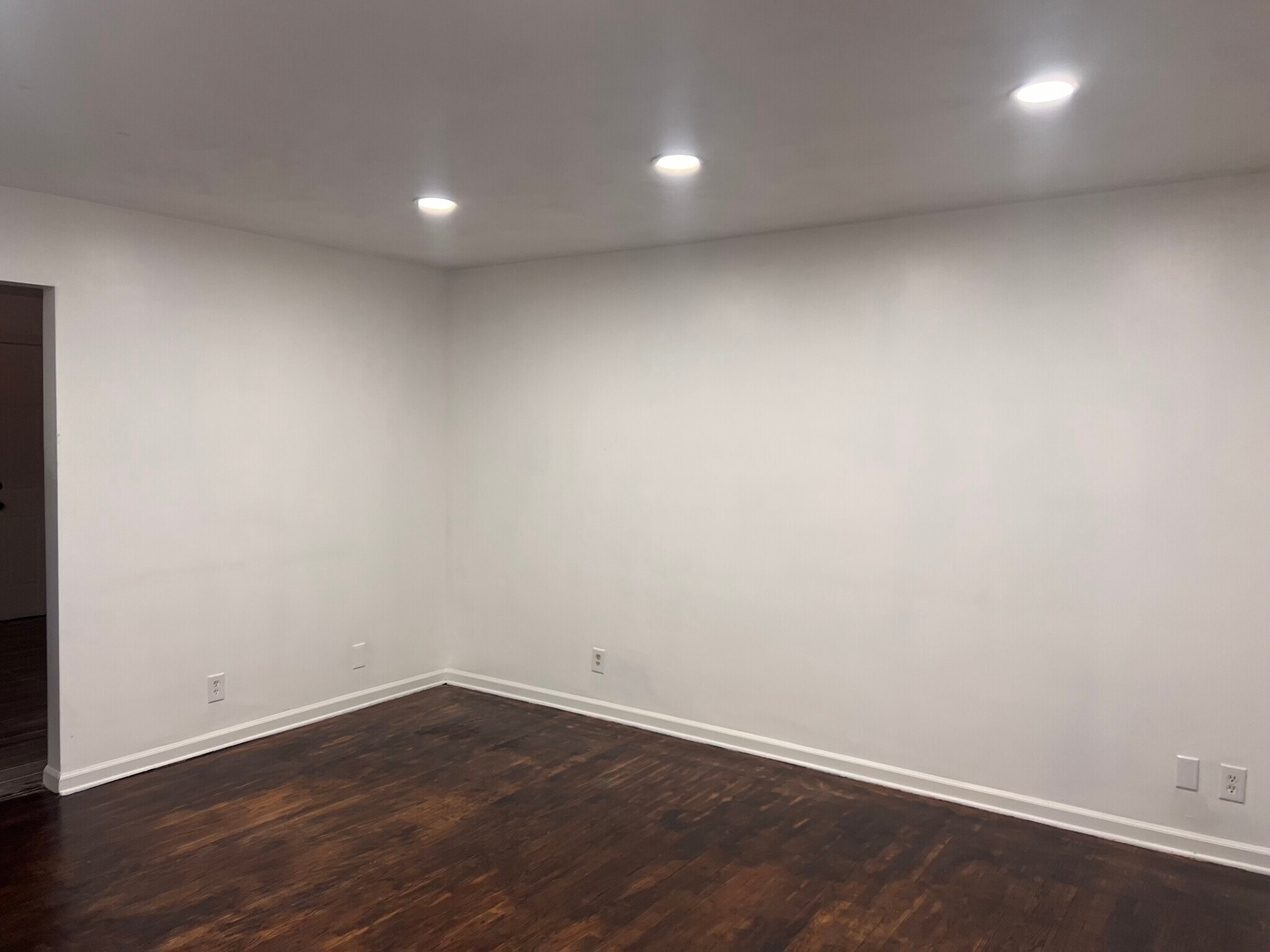 Living room - 21 N Spring St