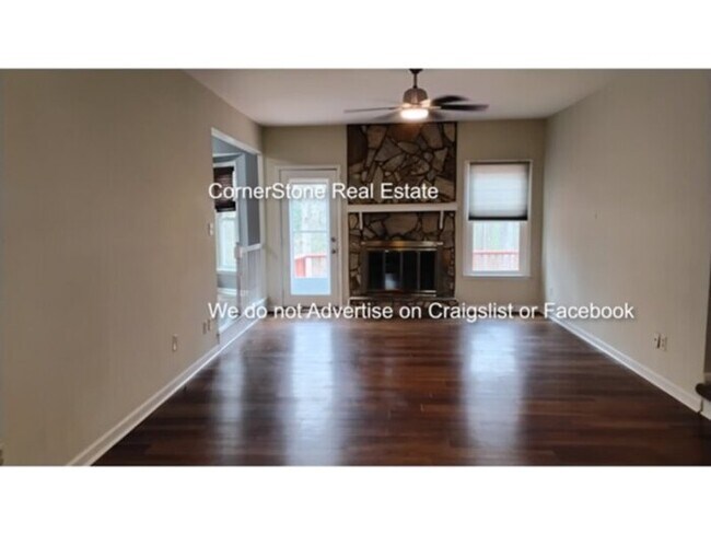 Building Photo - 6301 Lakehaven Dr