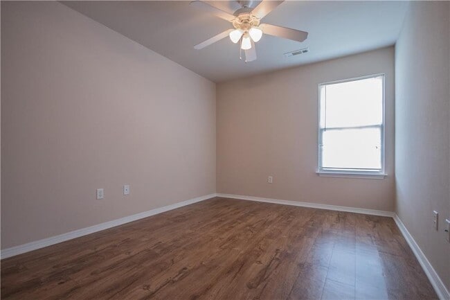 Building Photo - 3206 SW Deerfield Blvd