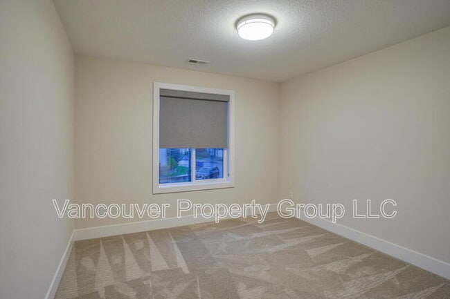 Building Photo - 6604 NE 107th St