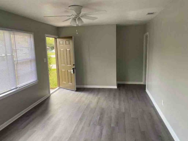 Building Photo - 803 Lausanne Dr