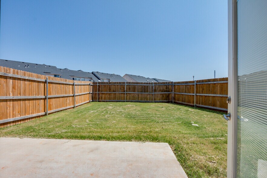 Building Photo - 2641 Cedar Tree Rd