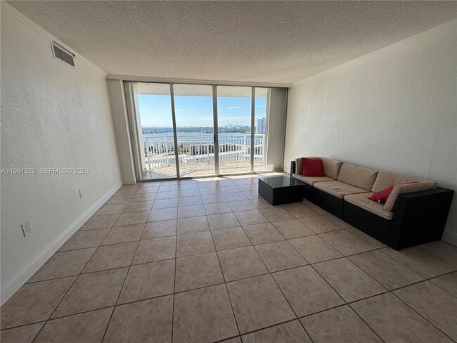 Building Photo - 18041 Biscayne Blvd