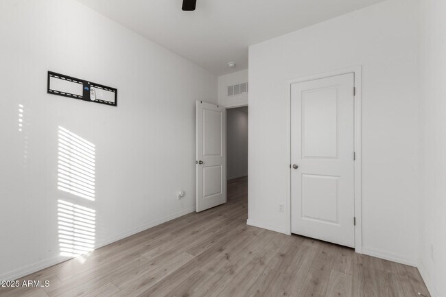 Building Photo - 8133 S 64th Ln