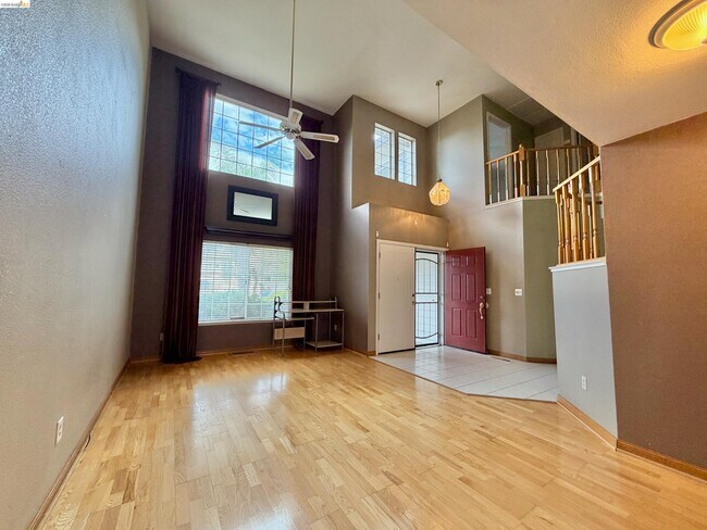 Building Photo - 7 Goldmeadow Ct