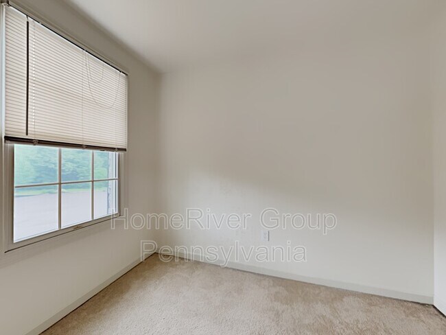 Building Photo - 114 Castle View Dr