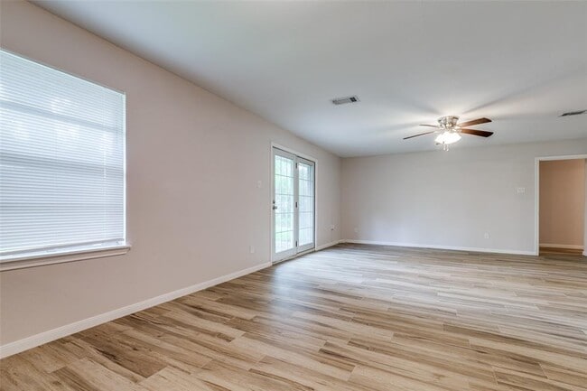 Building Photo - 8915 Bintliff Dr