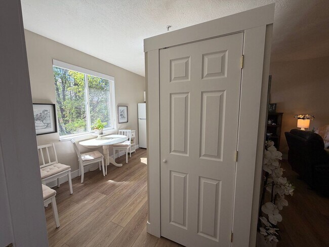 Building Photo - Charming 55+ Condo with Indoor Pool & Mountain Views in American Fork