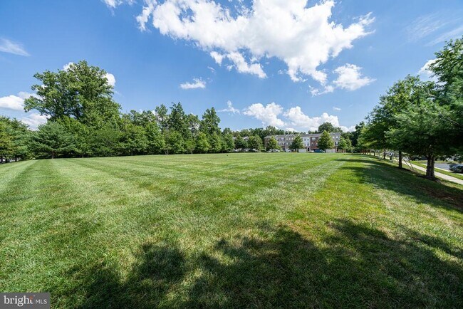 Building Photo - 15970 Greymill Manor Dr