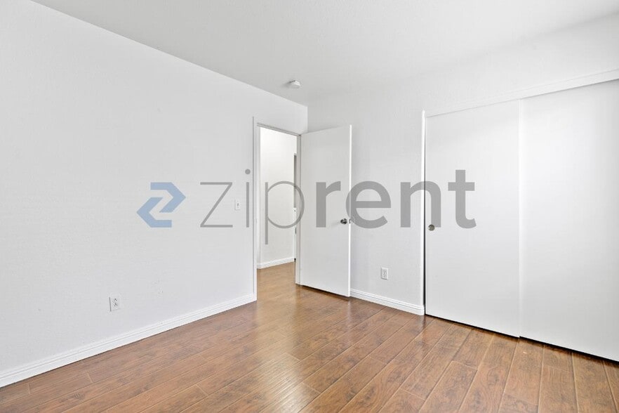 Building Photo - 2005 Rose Coral Ave