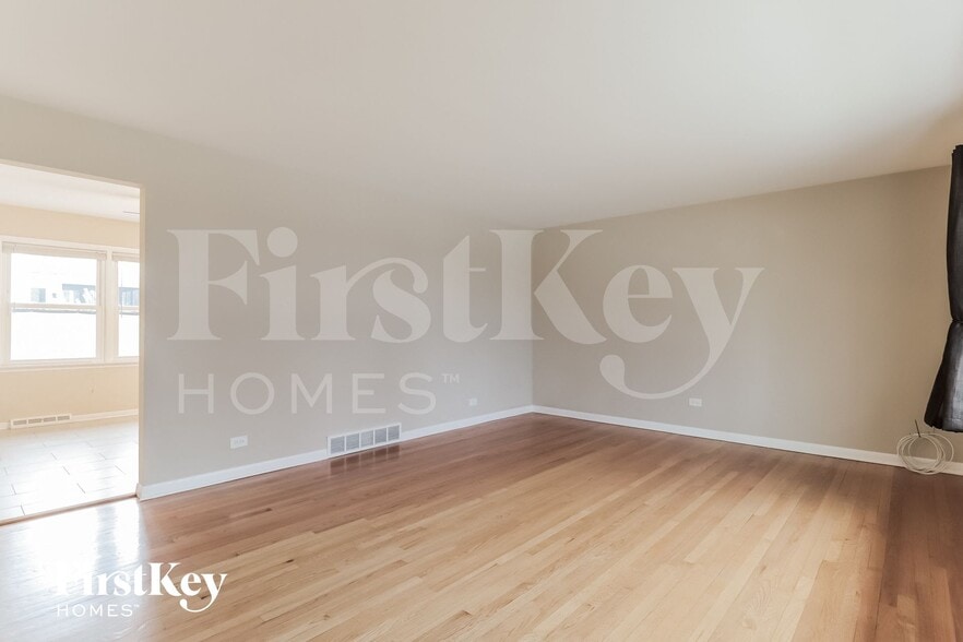 Building Photo - 301 E Division St