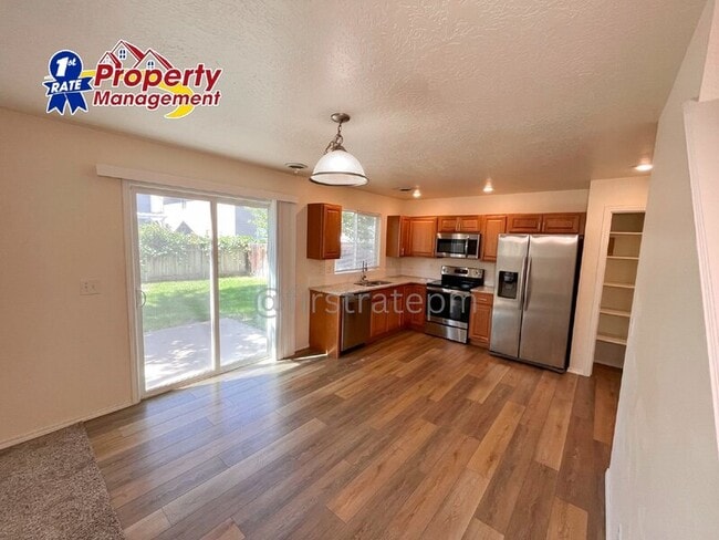 Building Photo - 1141 N Dove Ave