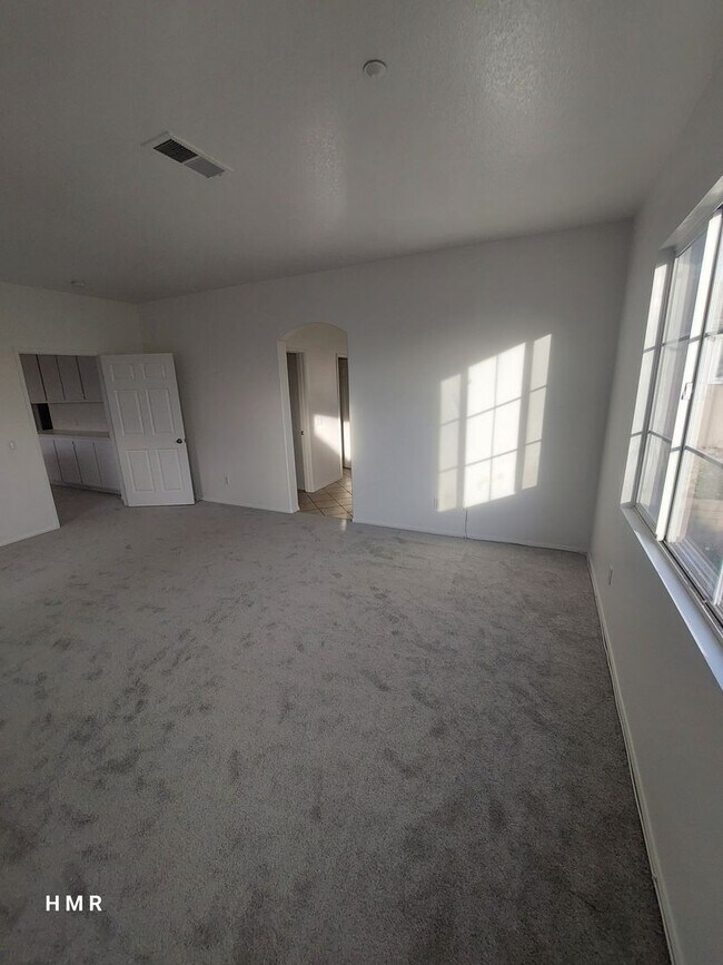 Building Photo - Stunning Two-Story Home with 4 Bedrooms an...