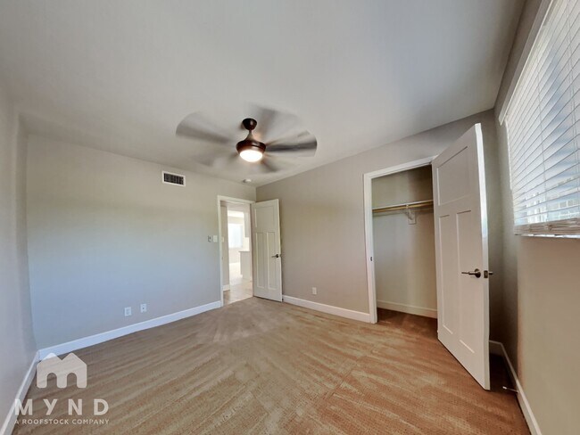 Building Photo - 3037 N 81st St