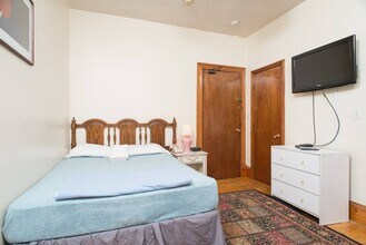 Building Photo - 36 Linden St