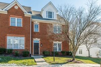 Building Photo - 4 bedroom / 4 bath Henrico Townhouse  - Ja...