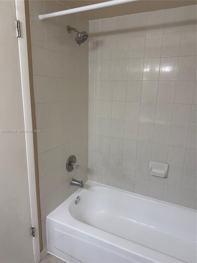 Building Photo - 722 NW 125th Ct