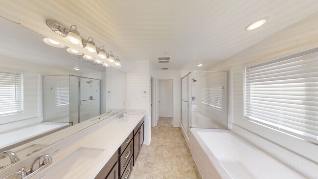 Building Photo - Beautiful 2 Story 4 Bedroom 3 Bathroom hom...