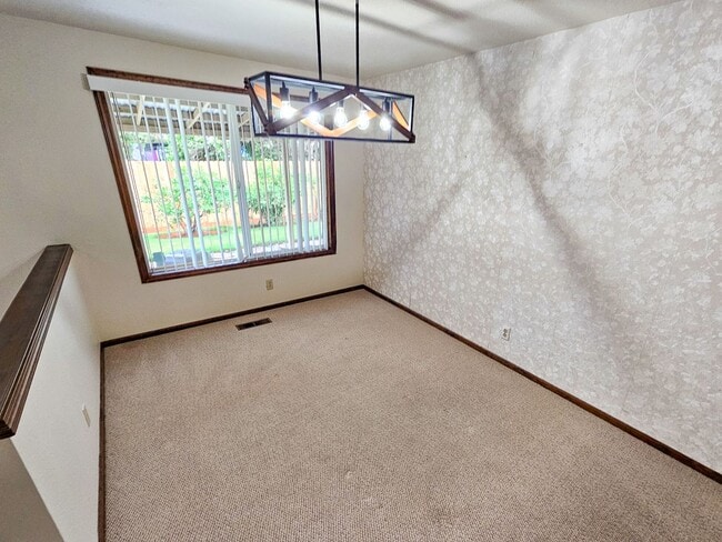 Building Photo - 3642 Meadow Park Loop NE