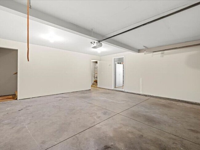 Building Photo - 6416 Three Rivers Dr