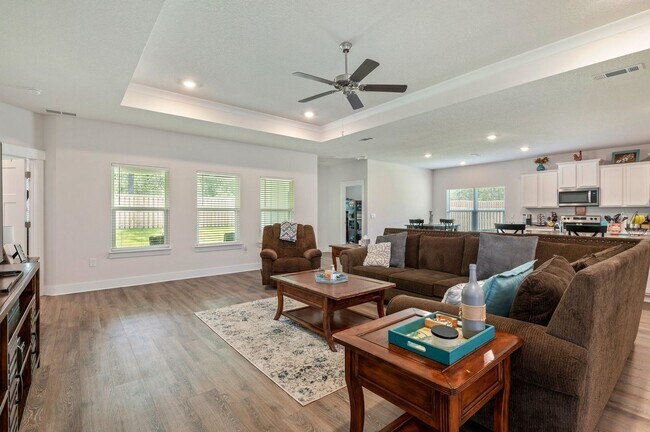 Building Photo - Stunning 4 Bedroom, 3 Bath Home in Shoal R...