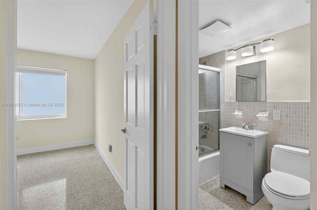 Building Photo - 537 Menendez Ave