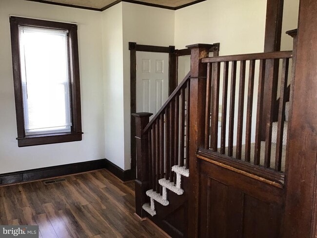 Building Photo - 1822 E Main St