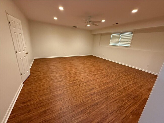 Building Photo - 305 Pilgrimage Point