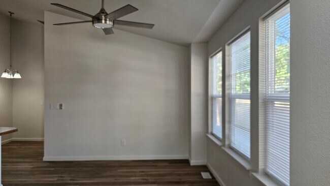 Building Photo - Delaware Duplex