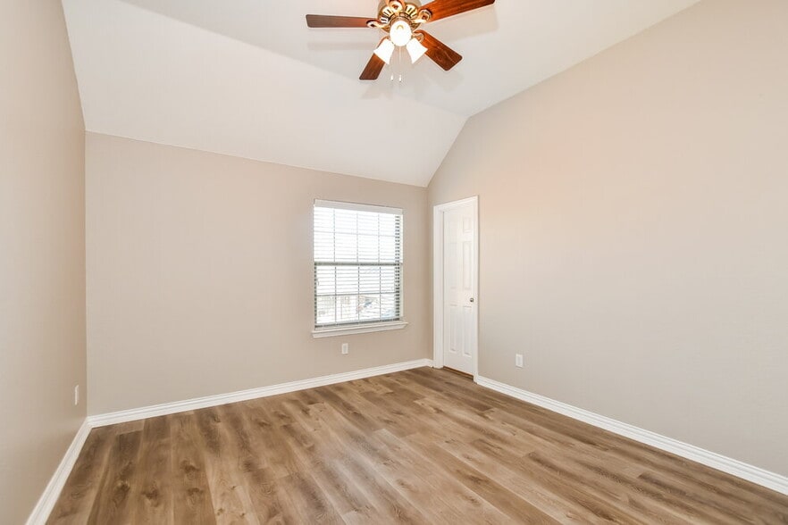 Building Photo - 2813 Independence Dr