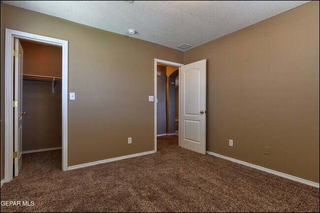 Building Photo - 3404 Blue Earth Ln