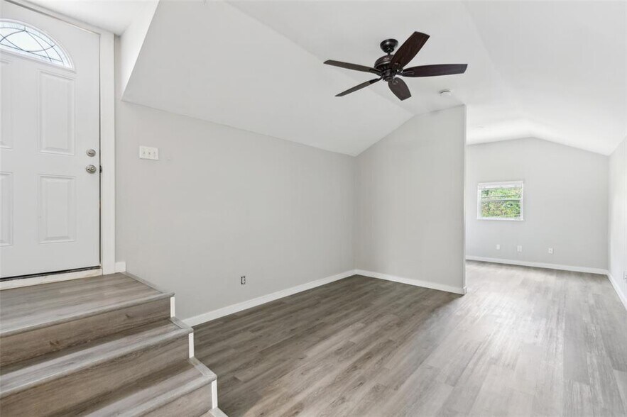Building Photo - 5839 Goliad Ave