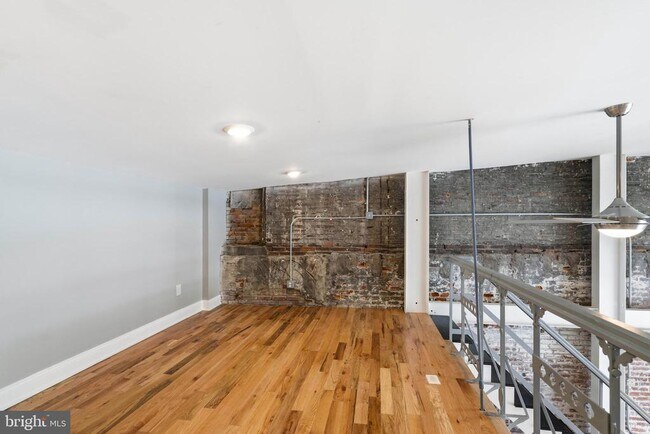 Building Photo - 310 N Water St