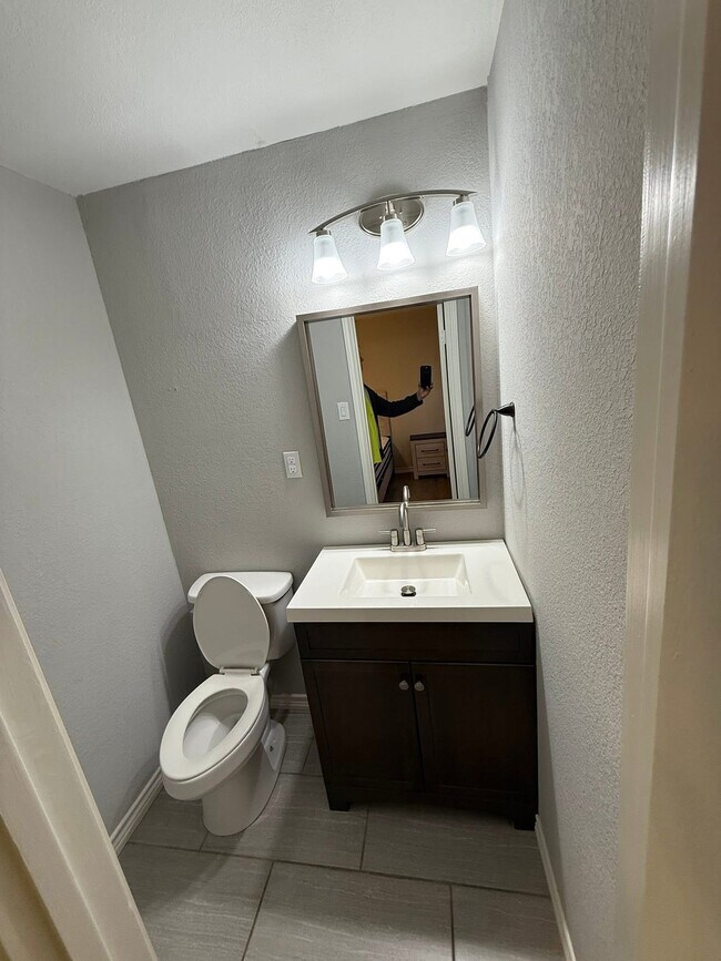 Building Photo - 4511 Spencer Dr