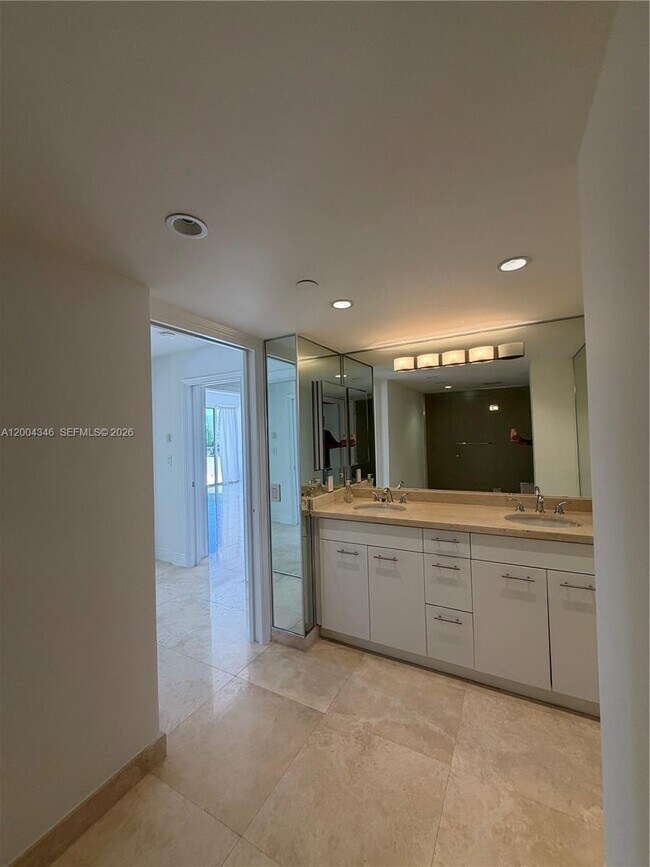 Building Photo - 151 Crandon Blvd