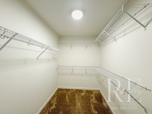 Building Photo - Modern 3-Bed Home with Gardens, Greenhouse...