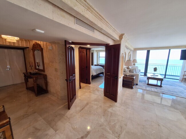 Building Photo - 3400 N Ocean Dr