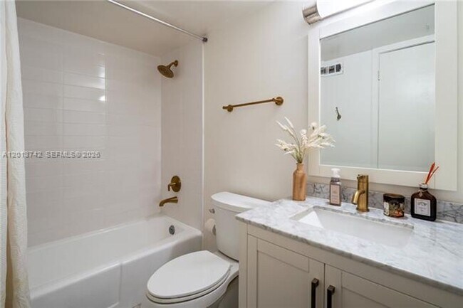 Building Photo - 210 Seaview Dr