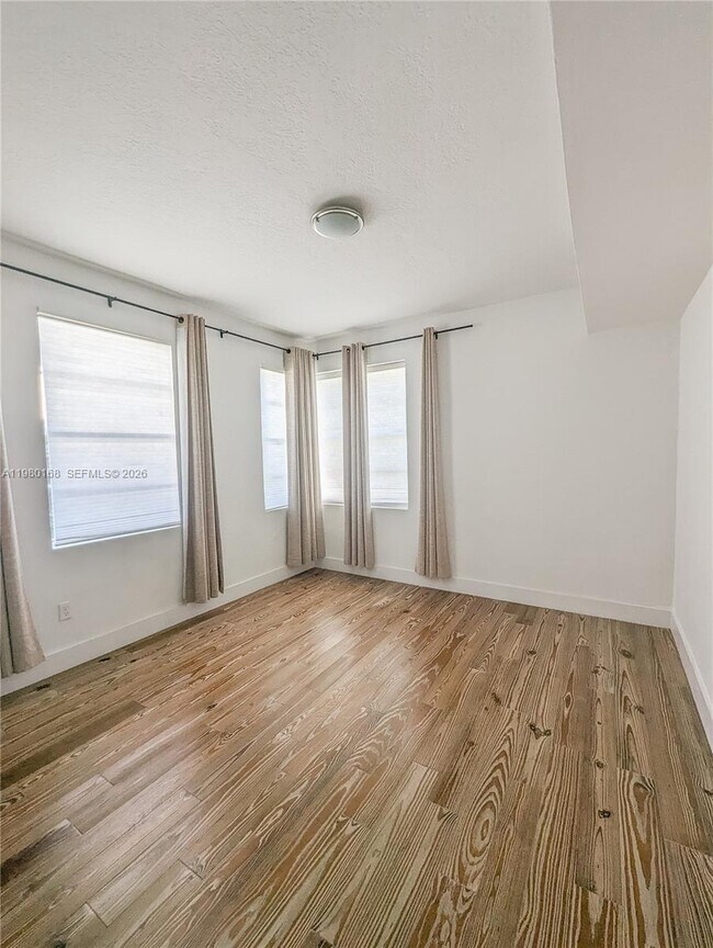 Building Photo - 1719 SW 15th St